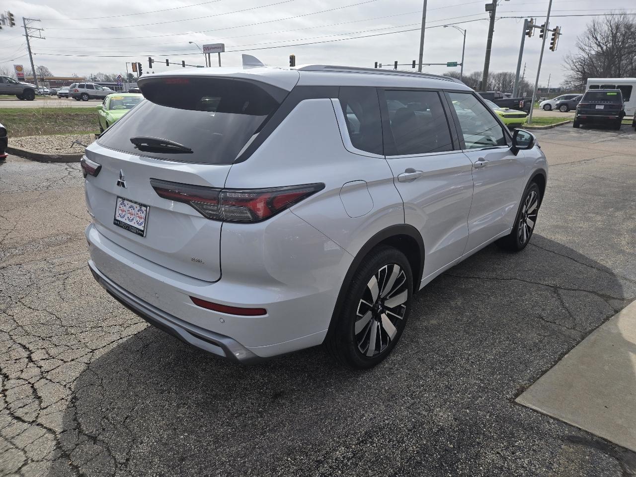 Mitsubishi Outlander SEL FWD 2025