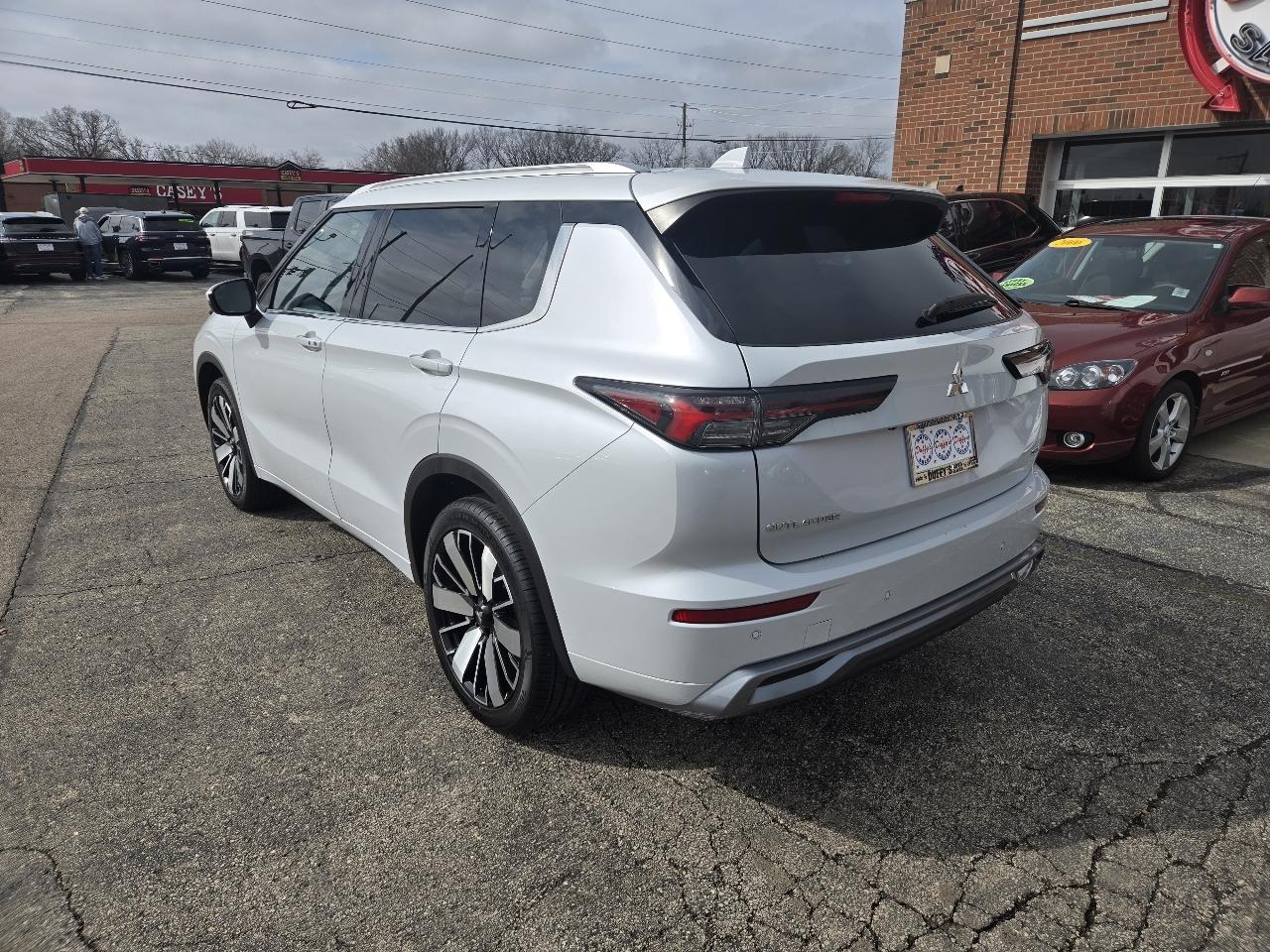 Mitsubishi Outlander SEL FWD 2025