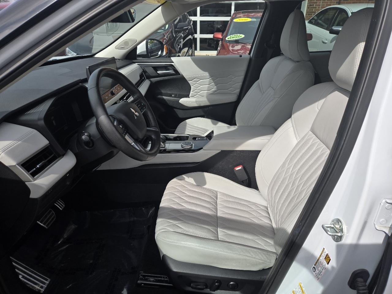 Mitsubishi Outlander SEL FWD 2025