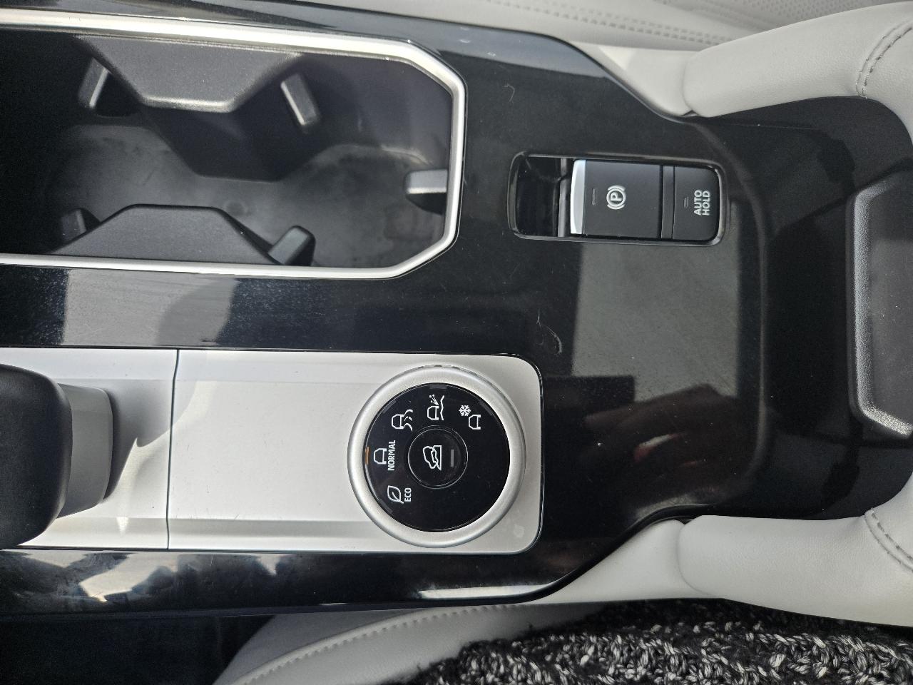 Mitsubishi Outlander SEL FWD 2025