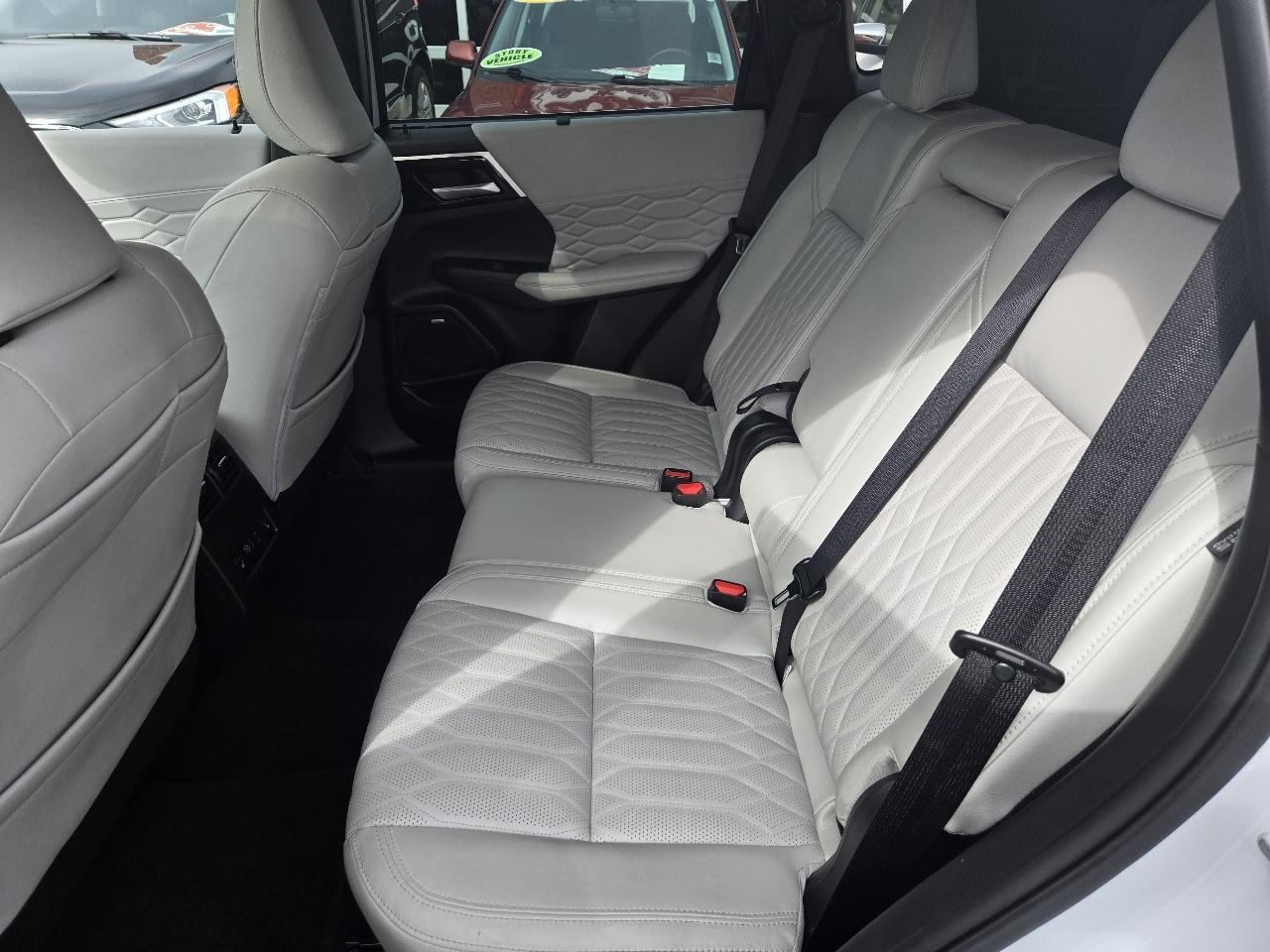 Mitsubishi Outlander SEL FWD 2025