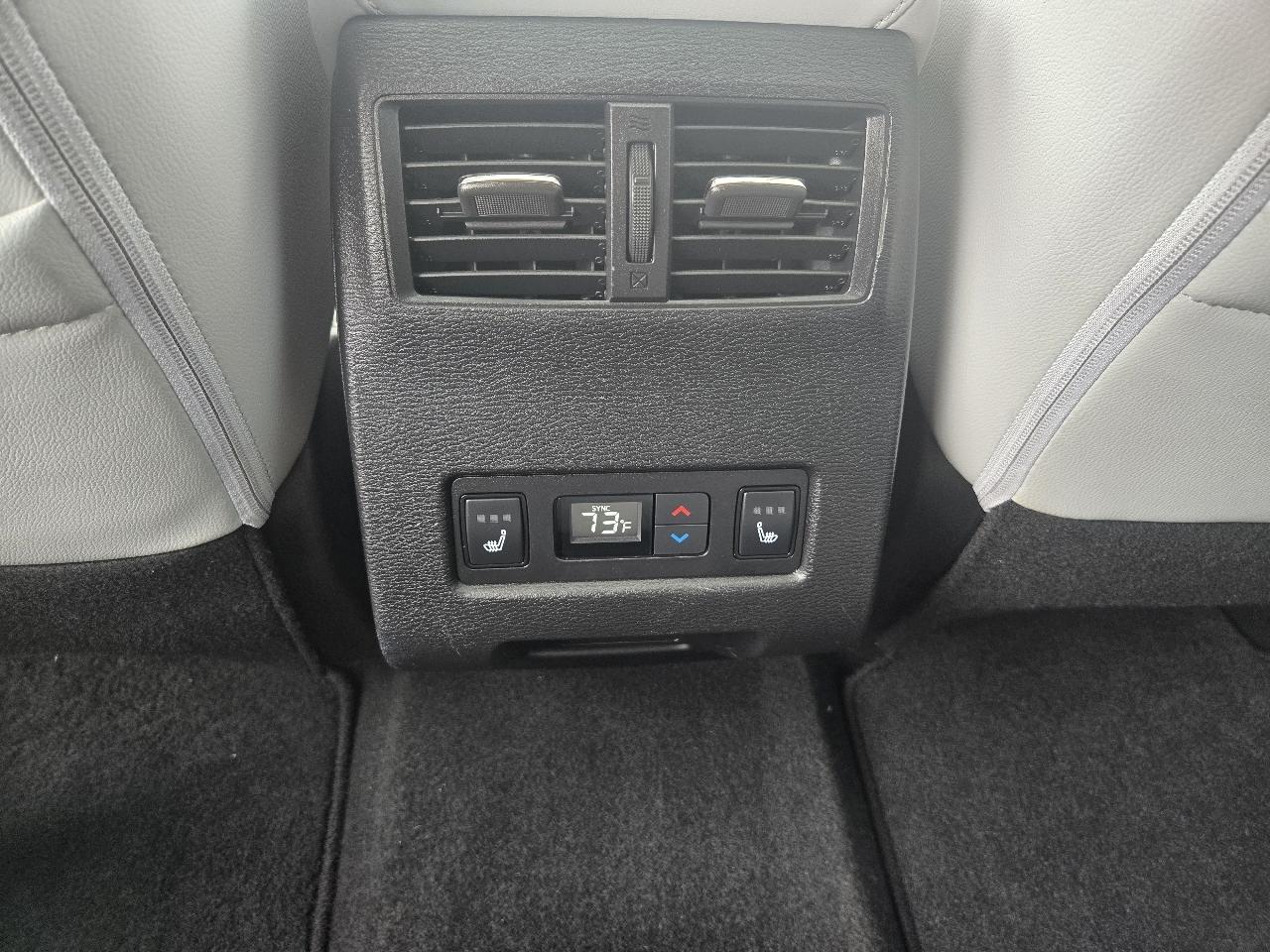 Mitsubishi Outlander SEL FWD 2025