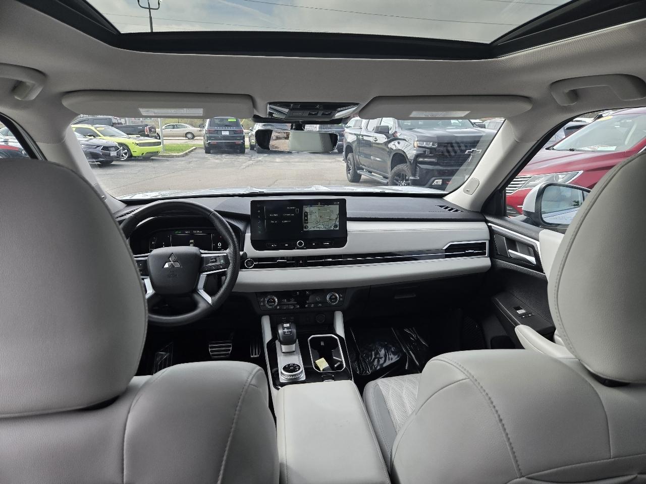 Mitsubishi Outlander SEL FWD 2025