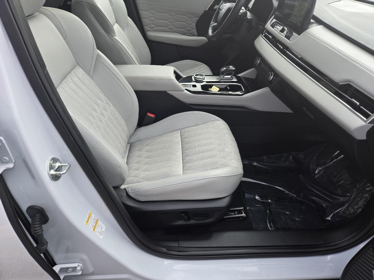 Mitsubishi Outlander SEL FWD 2025