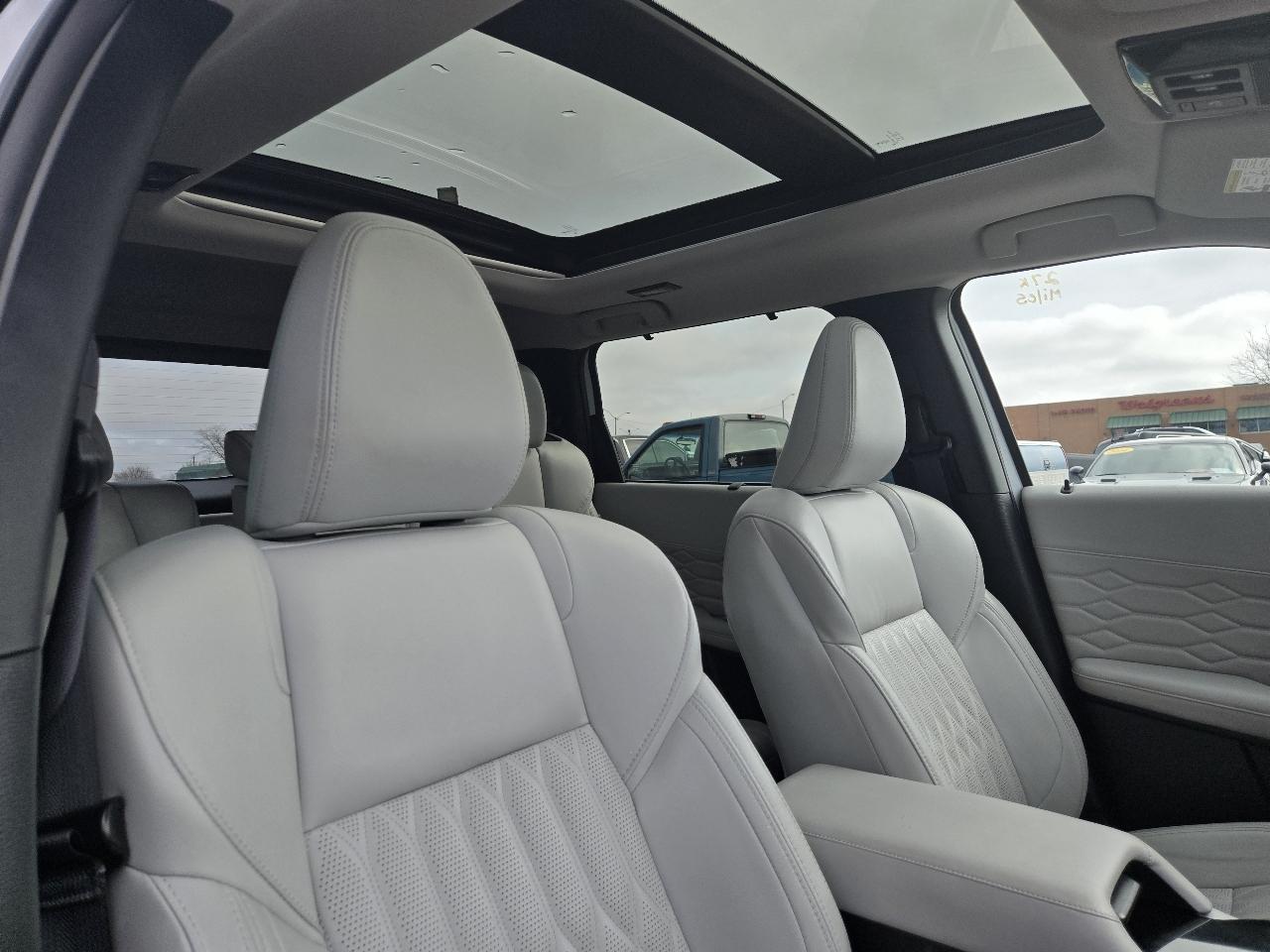 Mitsubishi Outlander SEL FWD 2025