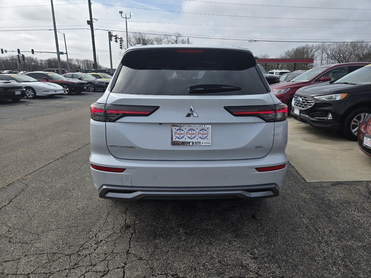 Mitsubishi Outlander SEL FWD 2025