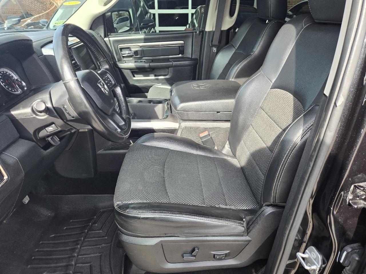 RAM 1500 4WD Crew Cab 140.5" Sport 2016