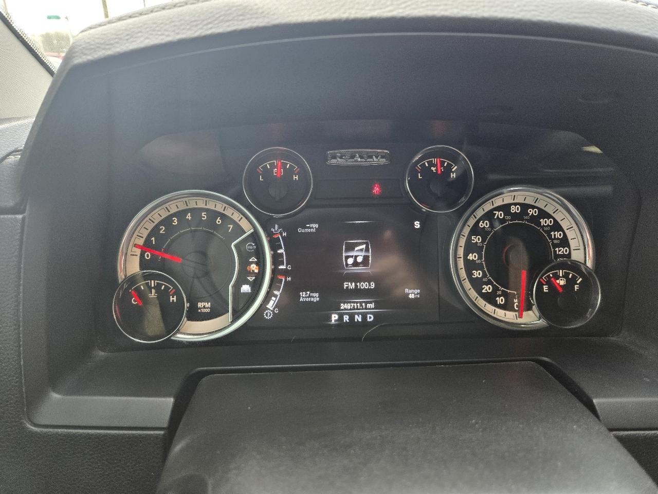 RAM 1500 4WD Crew Cab 140.5" Sport 2016