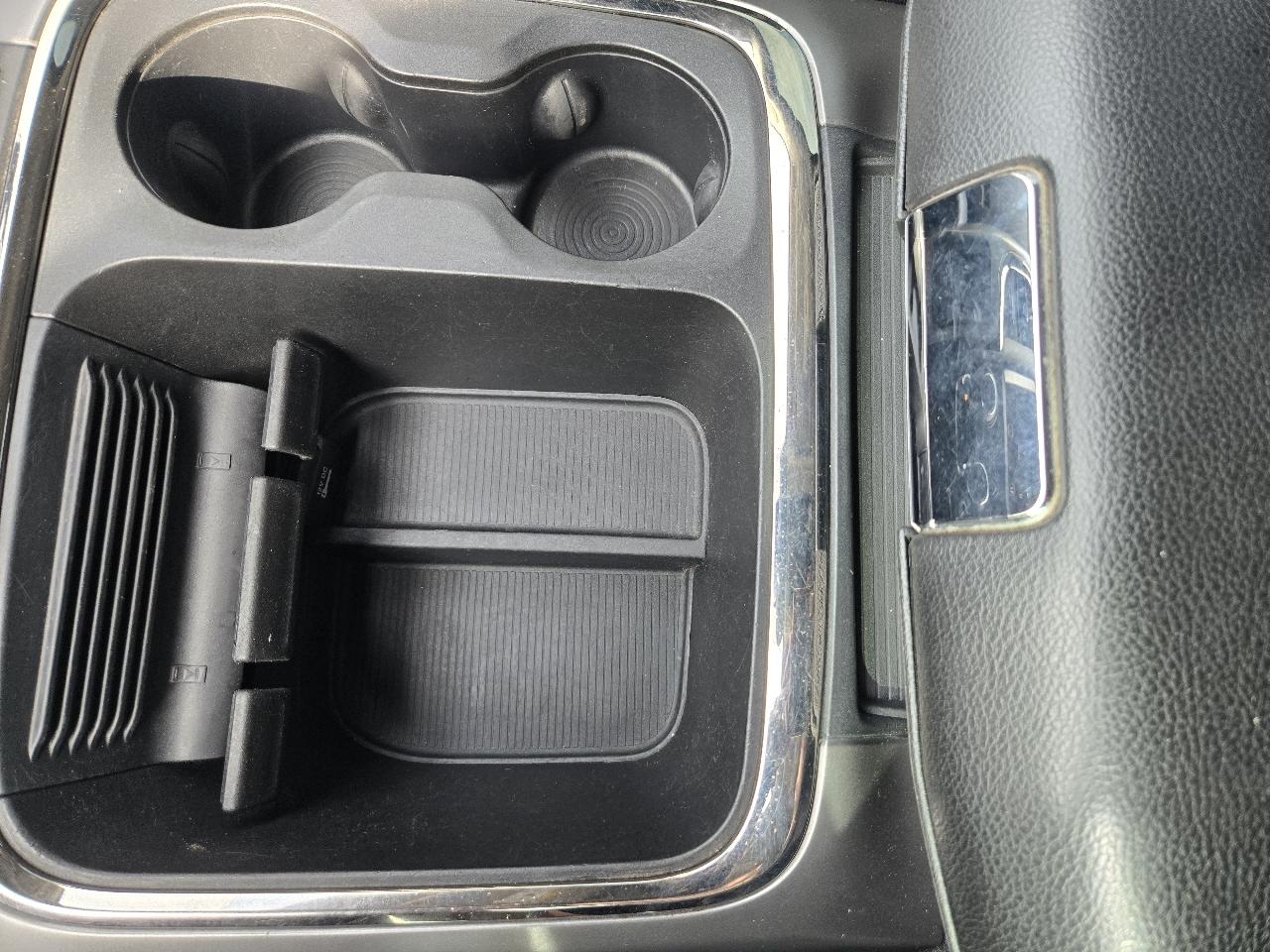 RAM 1500 4WD Crew Cab 140.5" Sport 2016