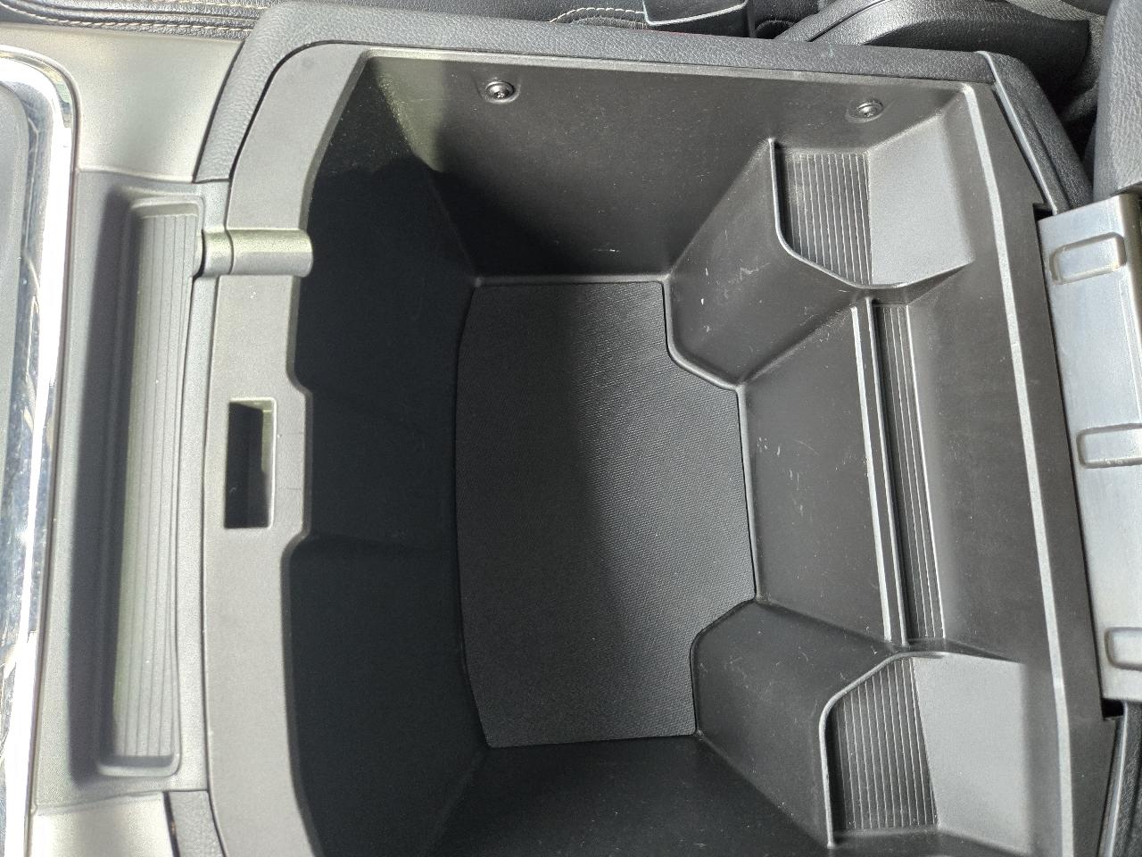 RAM 1500 4WD Crew Cab 140.5" Sport 2016