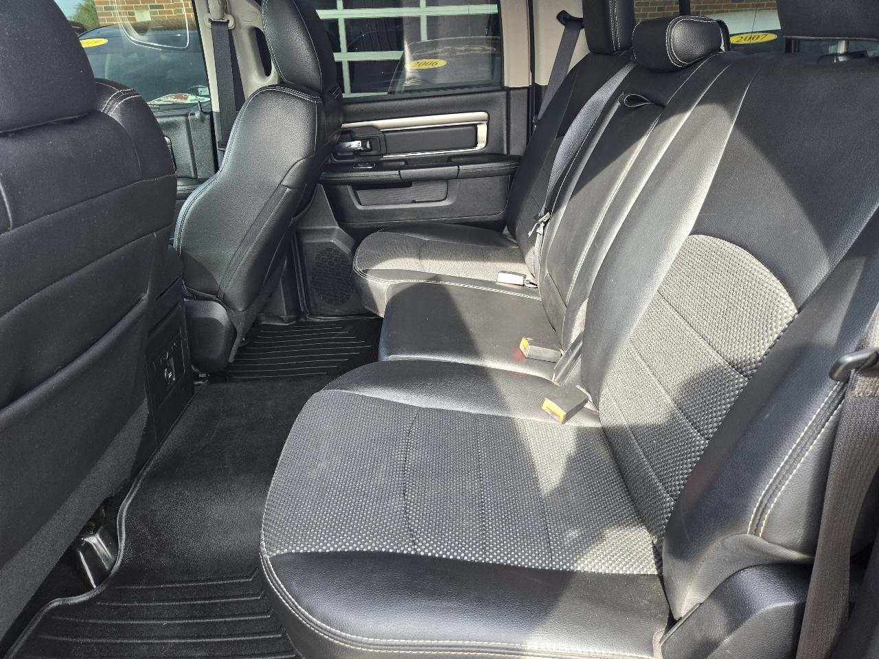 RAM 1500 4WD Crew Cab 140.5" Sport 2016