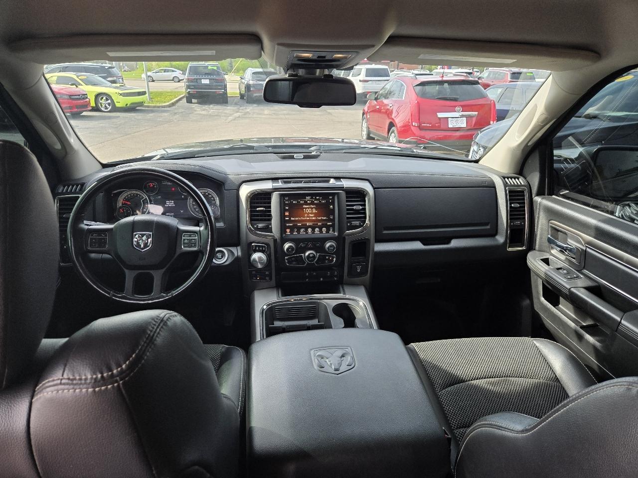 RAM 1500 4WD Crew Cab 140.5" Sport 2016