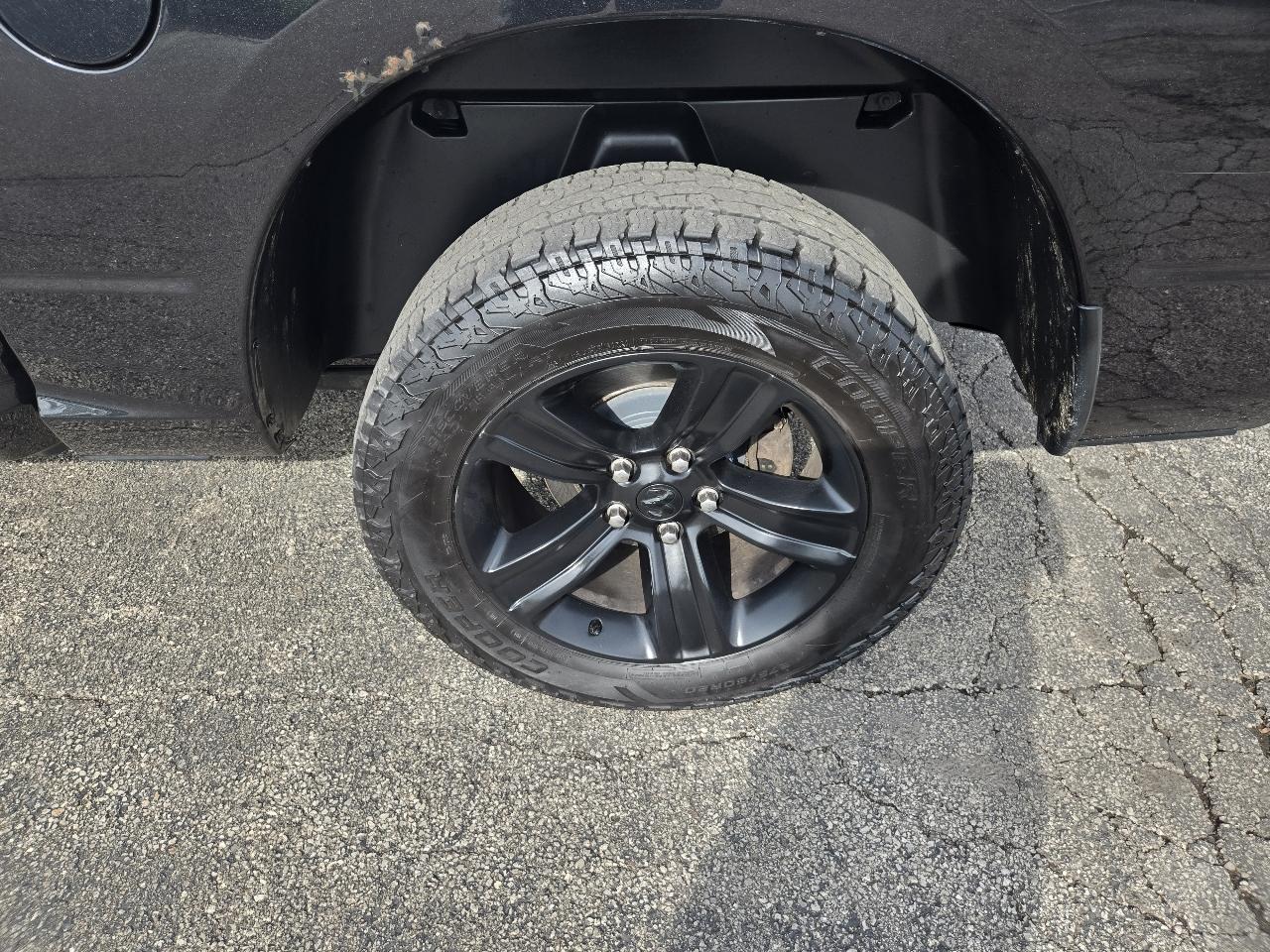 RAM 1500 4WD Crew Cab 140.5" Sport 2016