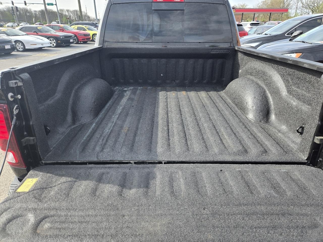 RAM 1500 4WD Crew Cab 140.5" Sport 2016