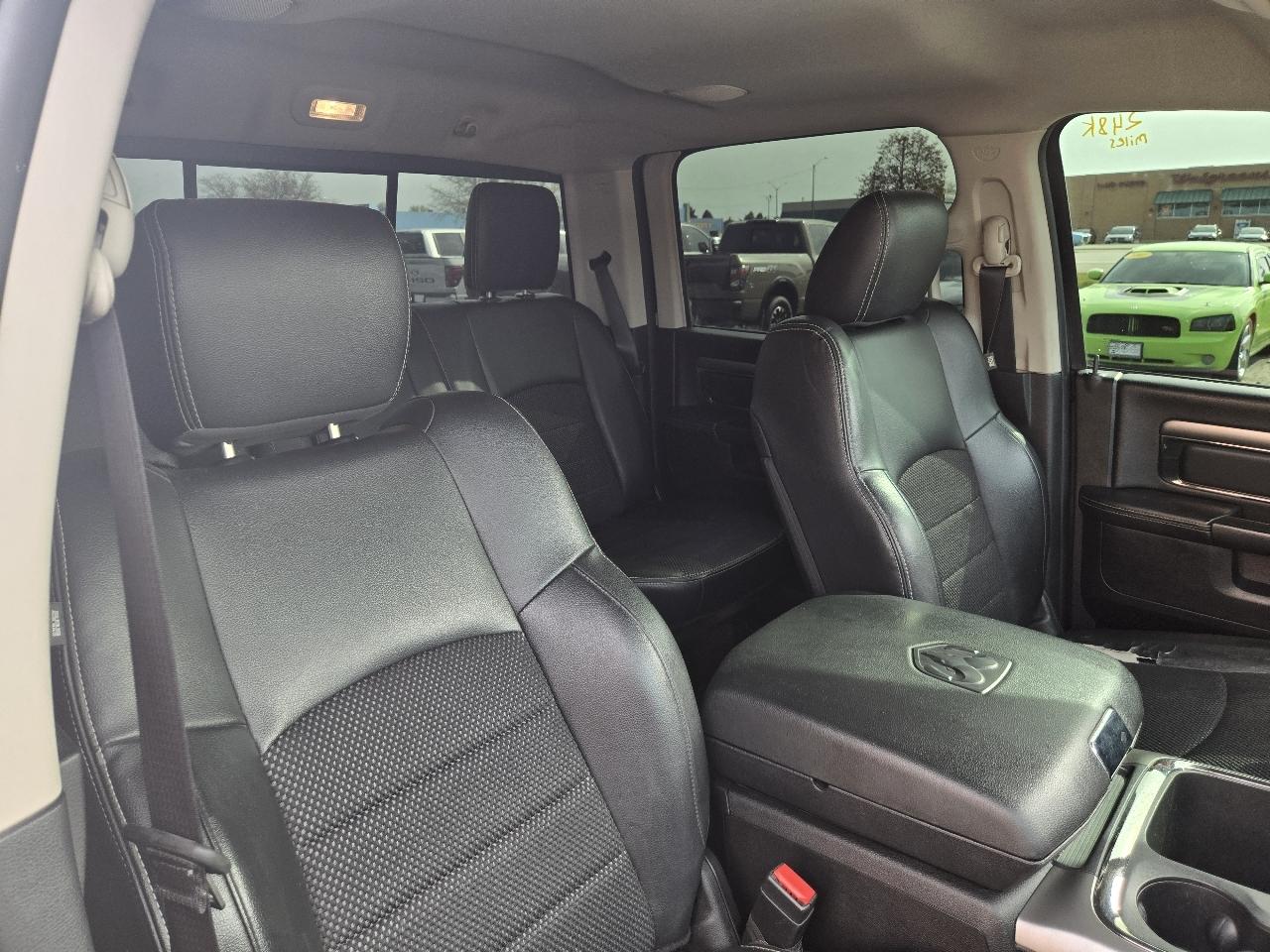 RAM 1500 4WD Crew Cab 140.5" Sport 2016