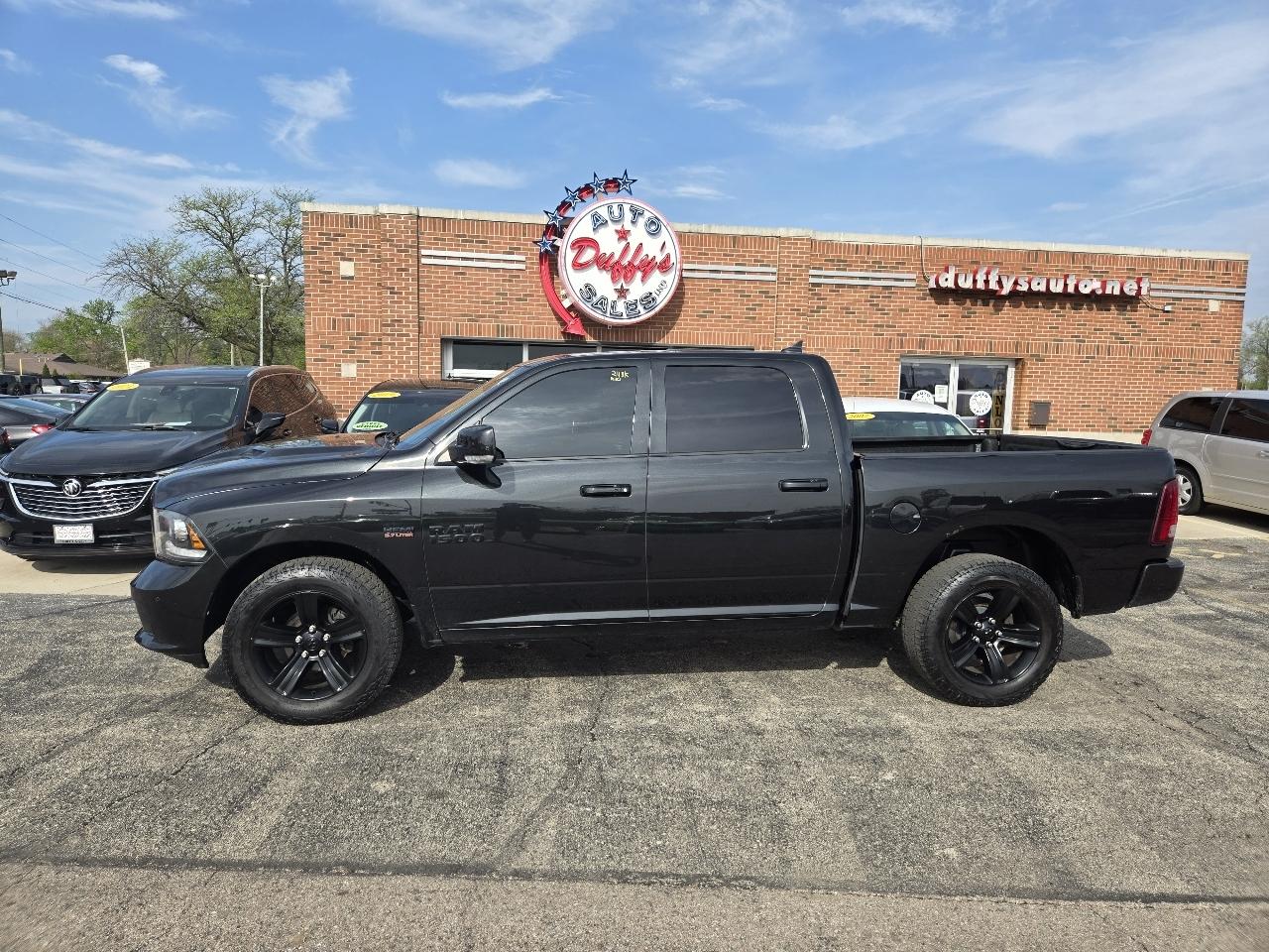 RAM 1500 4WD Crew Cab 140.5" Sport 2016