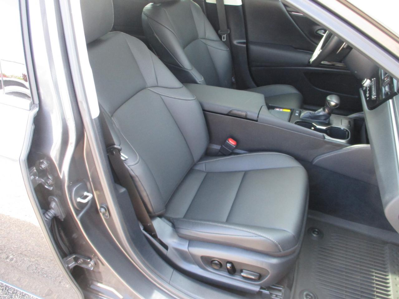 Lexus ES ES 300h F SPORT Design FWD 2025