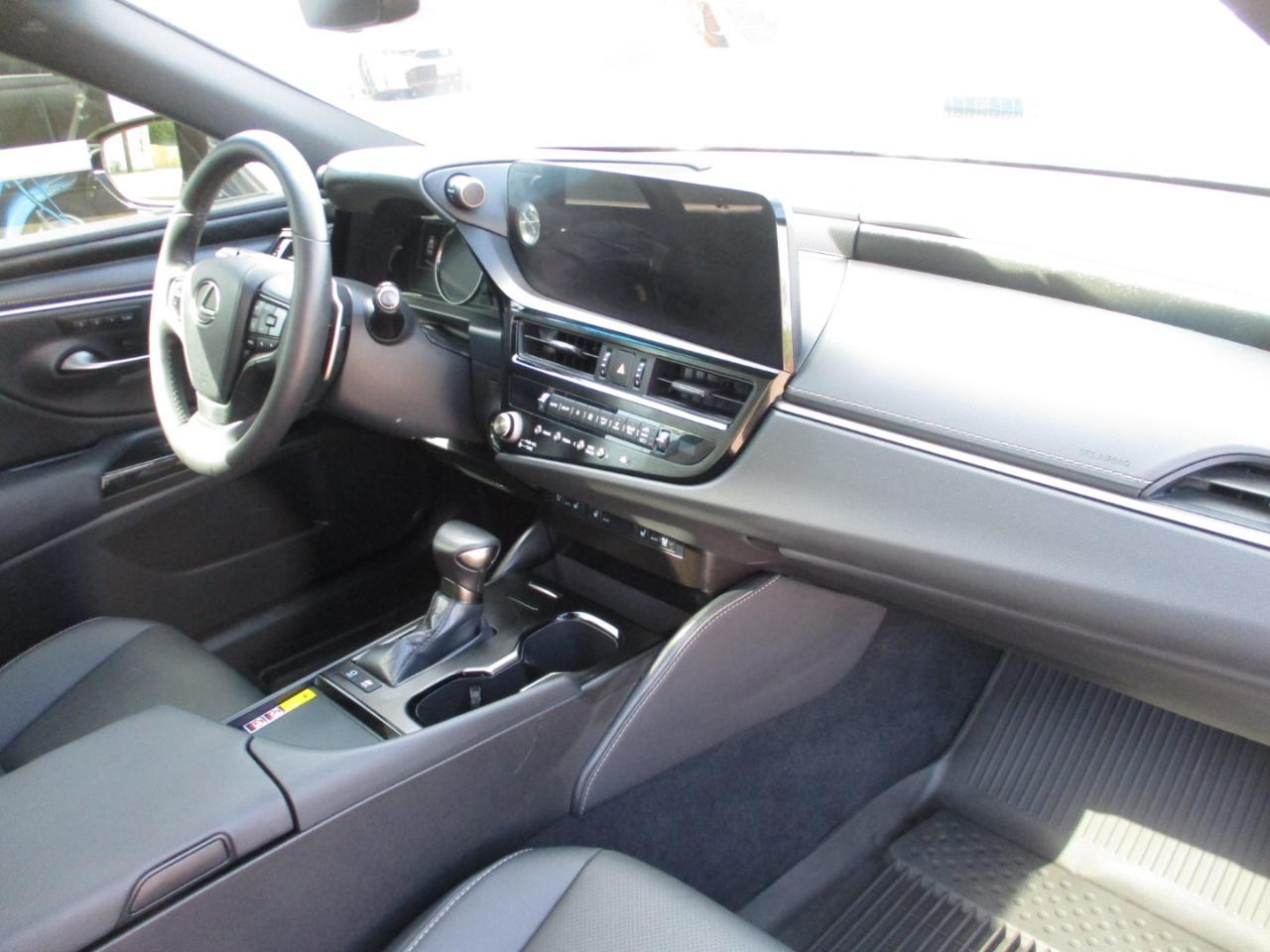 Lexus ES ES 300h F SPORT Design FWD 2025