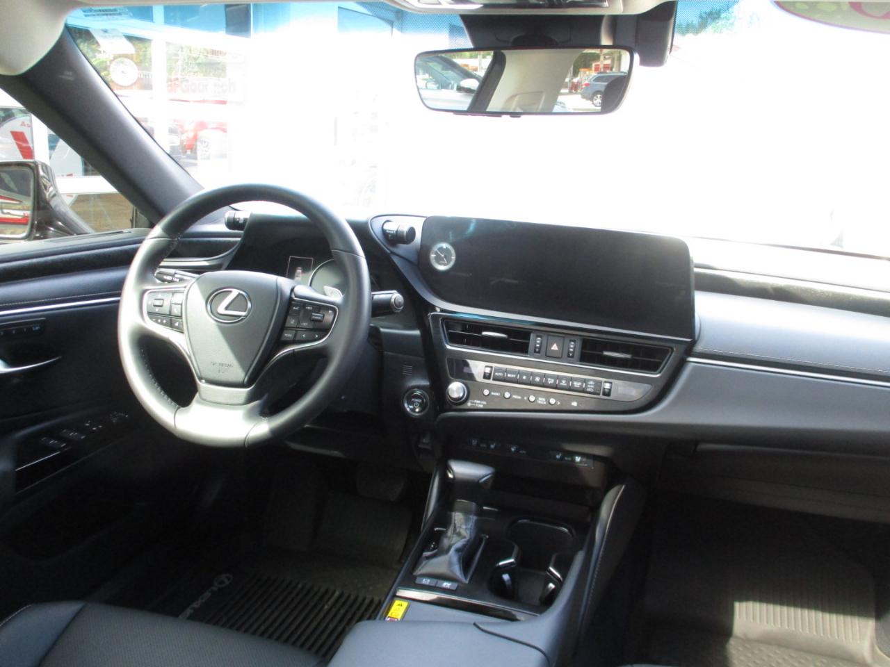 Lexus ES ES 300h F SPORT Design FWD 2025