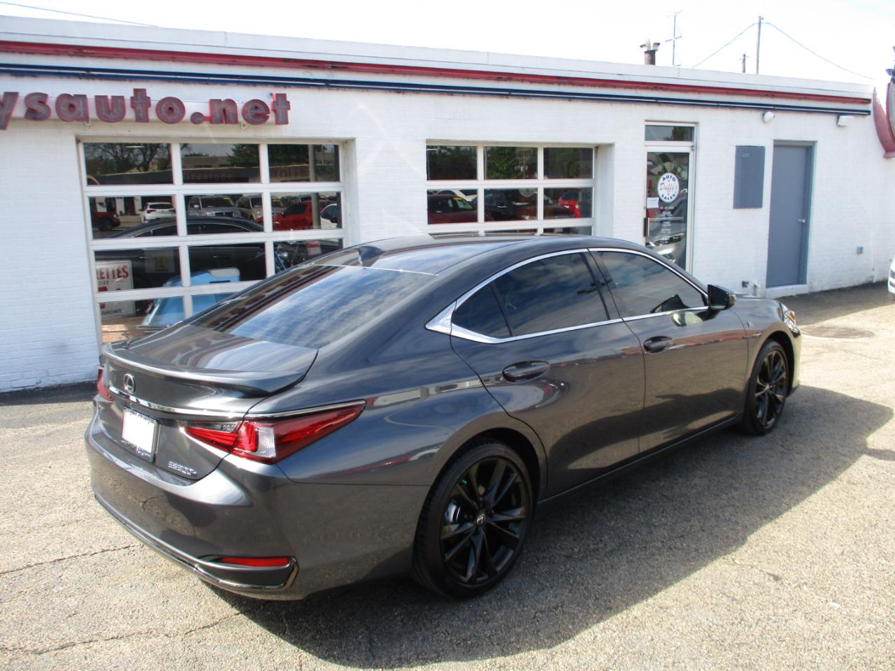 Lexus ES ES 300h F SPORT Design FWD 2025