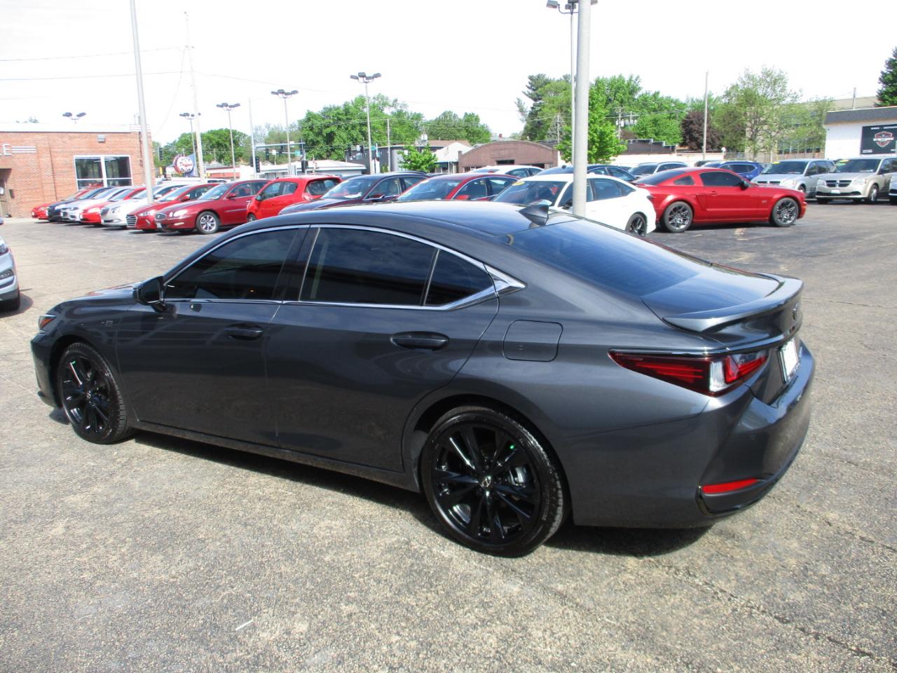 Lexus ES ES 300h F SPORT Design FWD 2025