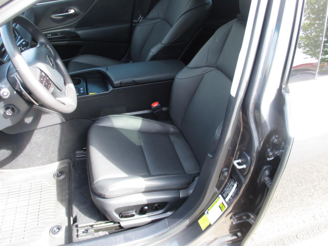 Lexus ES ES 300h F SPORT Design FWD 2025