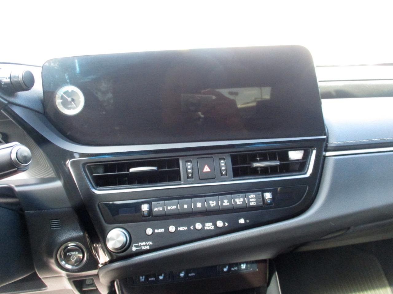 Lexus ES ES 300h F SPORT Design FWD 2025