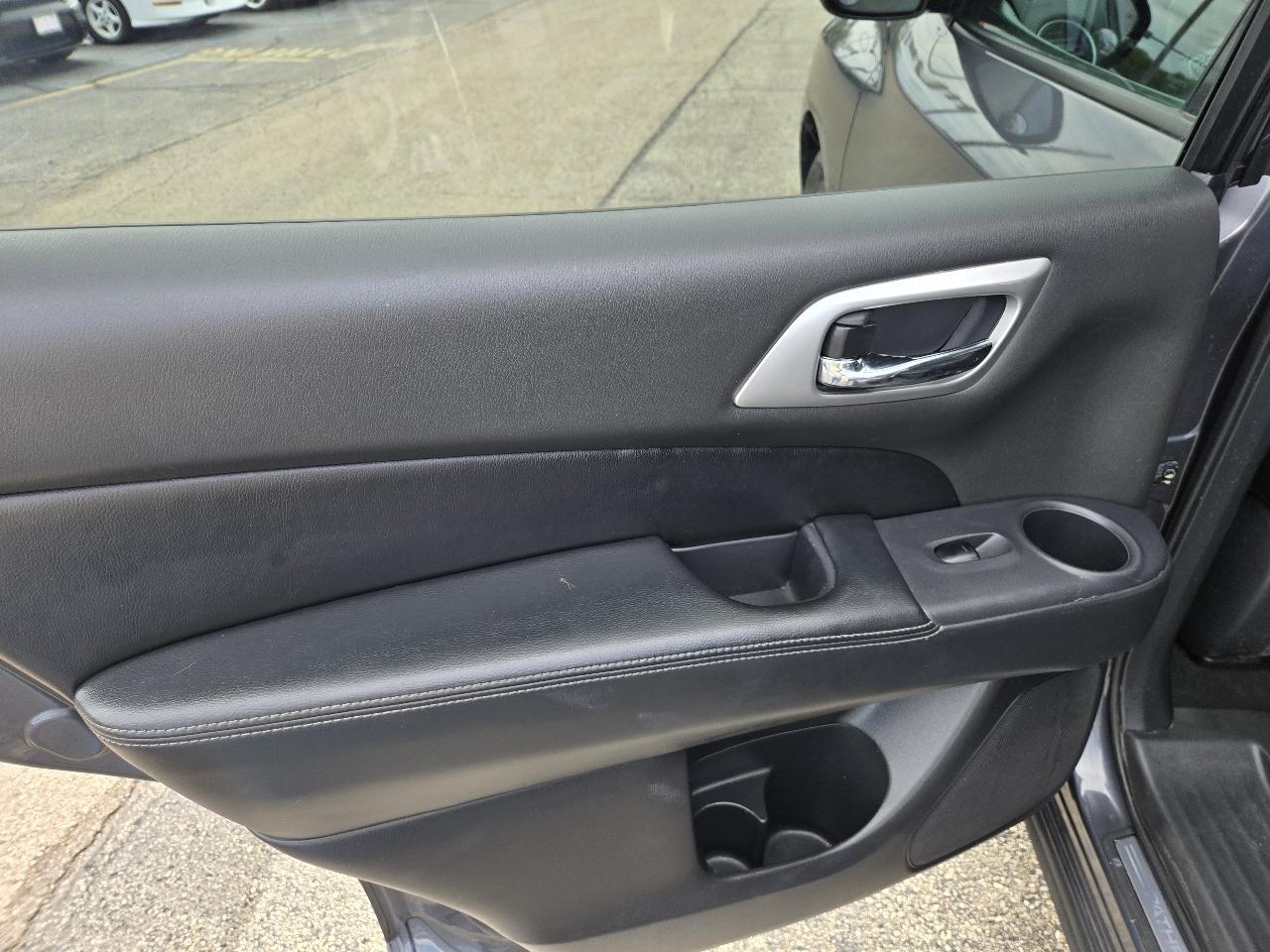 Nissan Pathfinder 4WD 4dr SL 2013