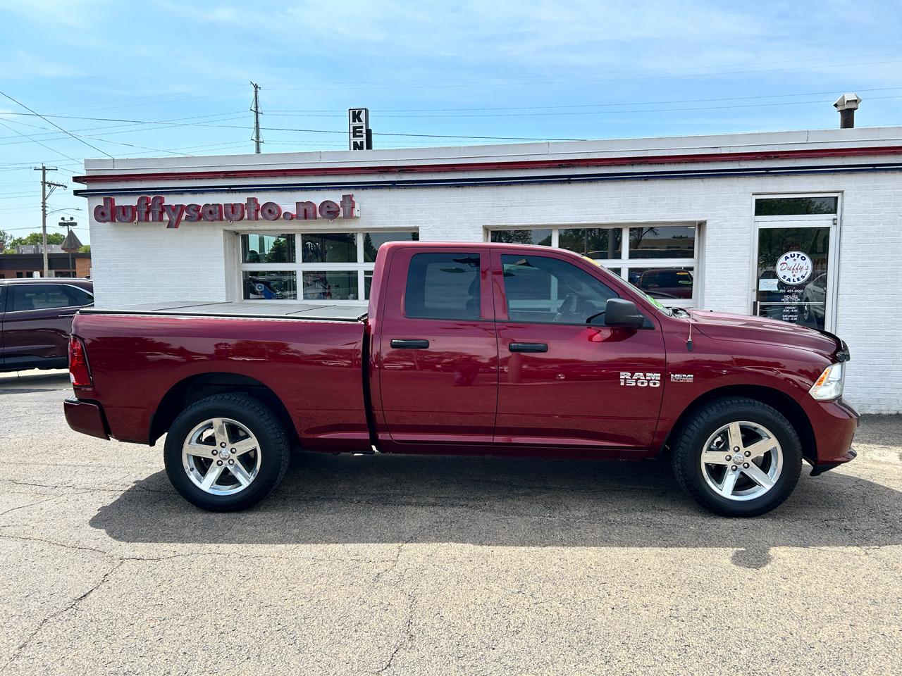 RAM 1500 Express 4x4 Quad Cab 6'4" Box 2017