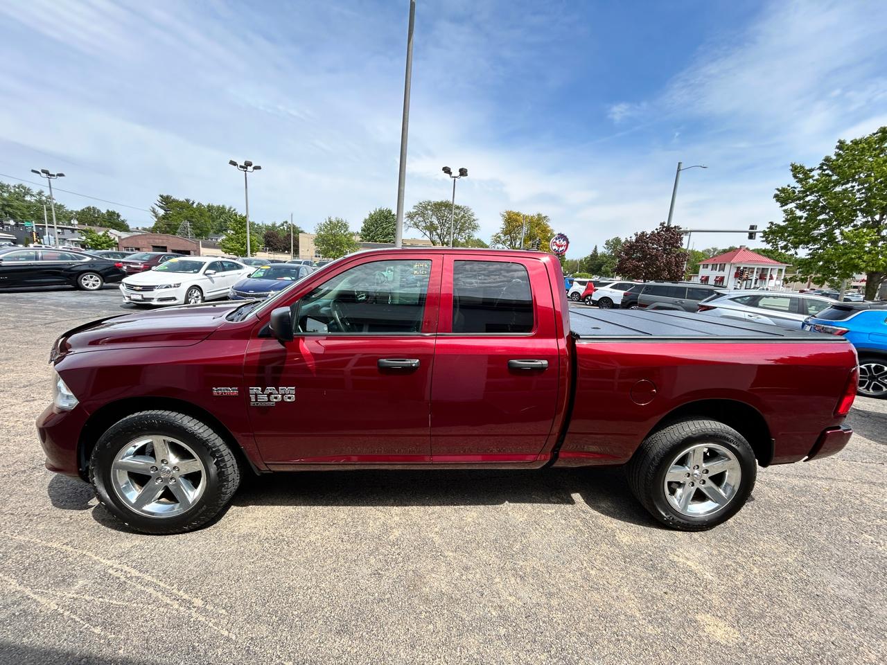 RAM 1500 Express 4x4 Quad Cab 6'4" Box 2017
