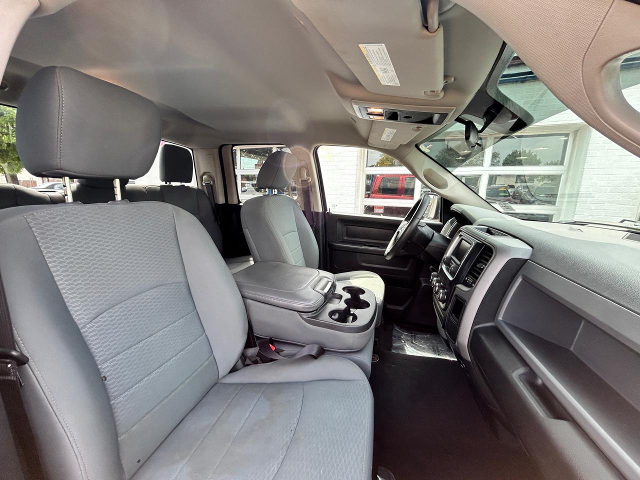 RAM 1500 Express 4x4 Quad Cab 6'4" Box 2017