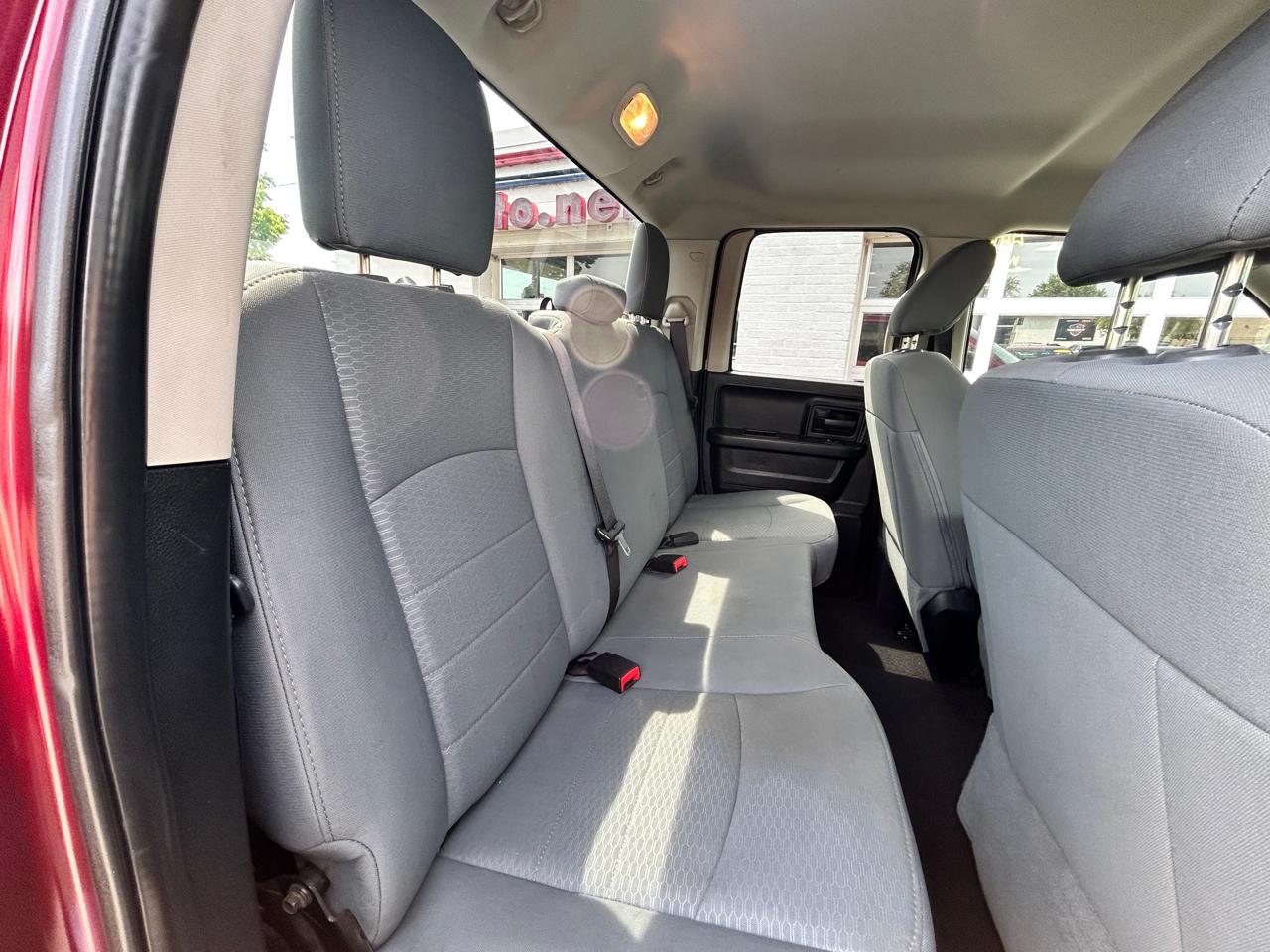 RAM 1500 Express 4x4 Quad Cab 6'4" Box 2017