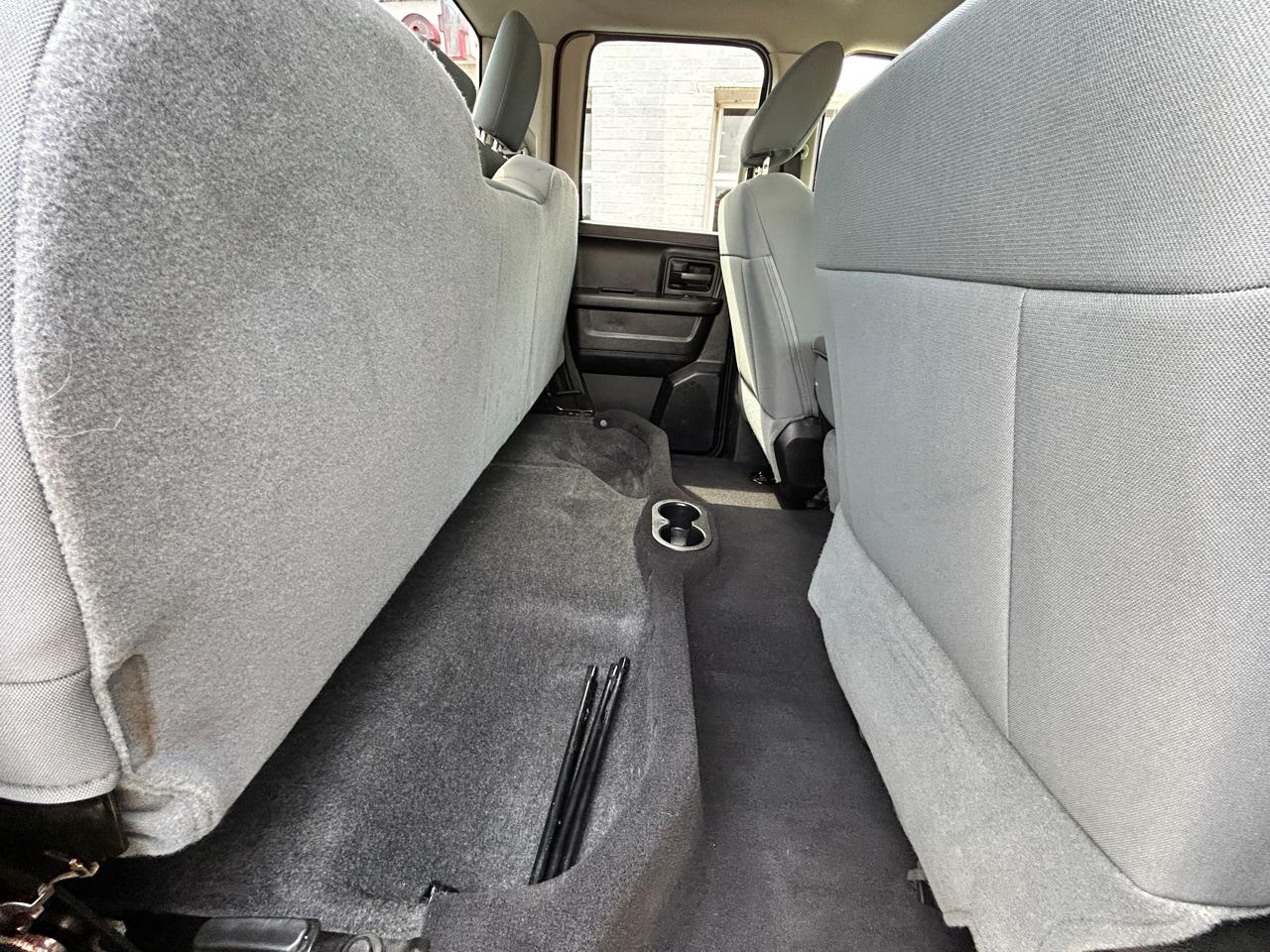 RAM 1500 Express 4x4 Quad Cab 6'4" Box 2017