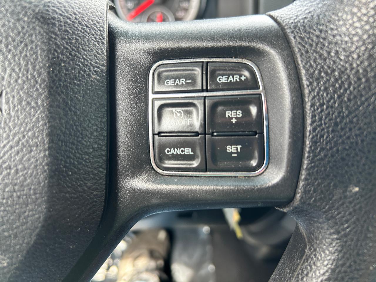 RAM 1500 Express 4x4 Quad Cab 6'4" Box 2017