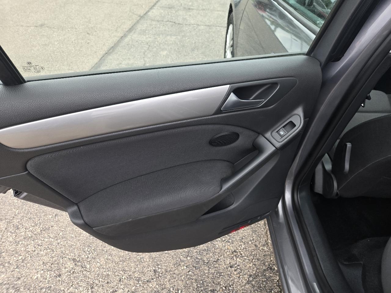 Volkswagen Golf 4dr HB Auto 2012