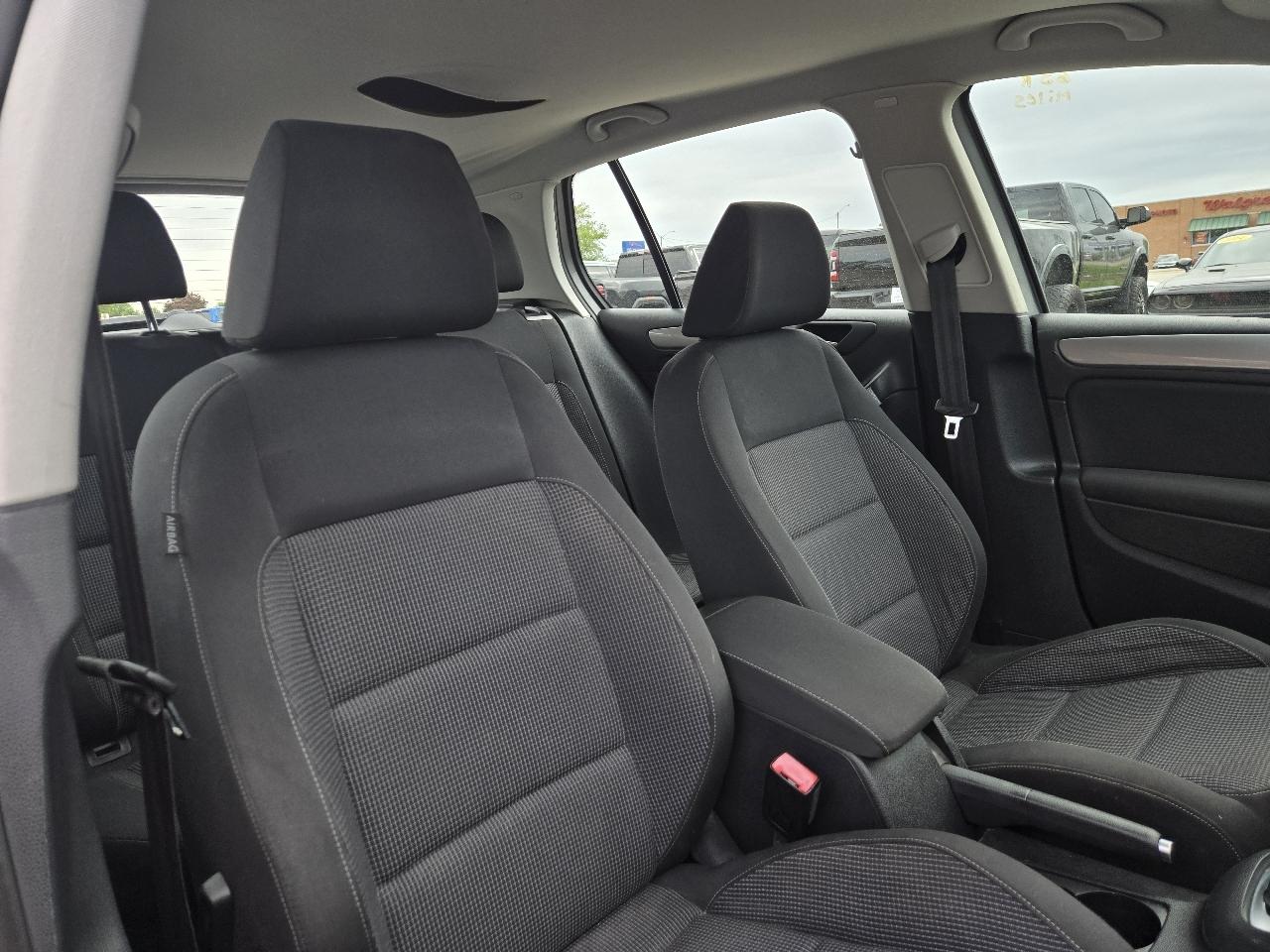 Volkswagen Golf 4dr HB Auto 2012