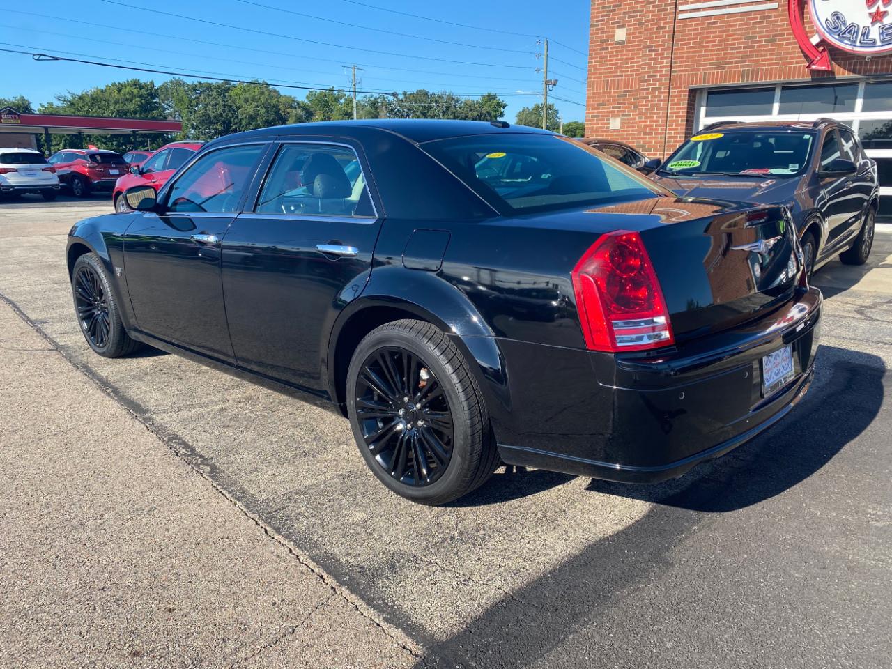 Chrysler 300 4dr Sdn 300S V8 RWD 2010