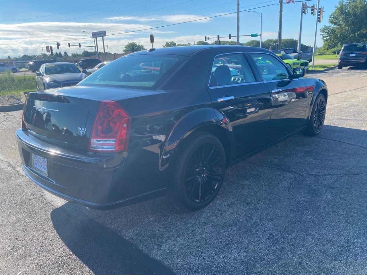 Chrysler 300 4dr Sdn 300S V8 RWD 2010