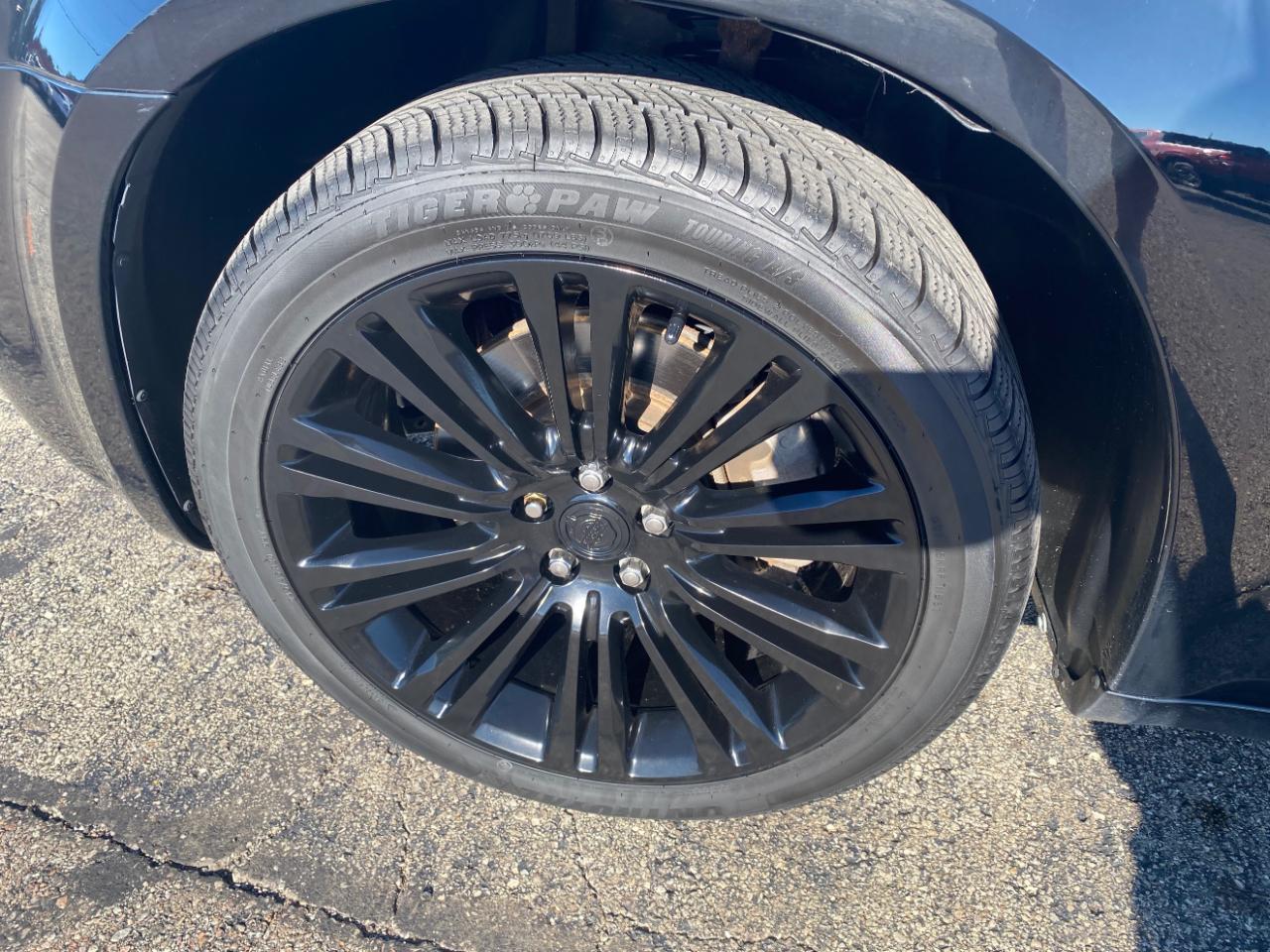 Chrysler 300 4dr Sdn 300S V8 RWD 2010
