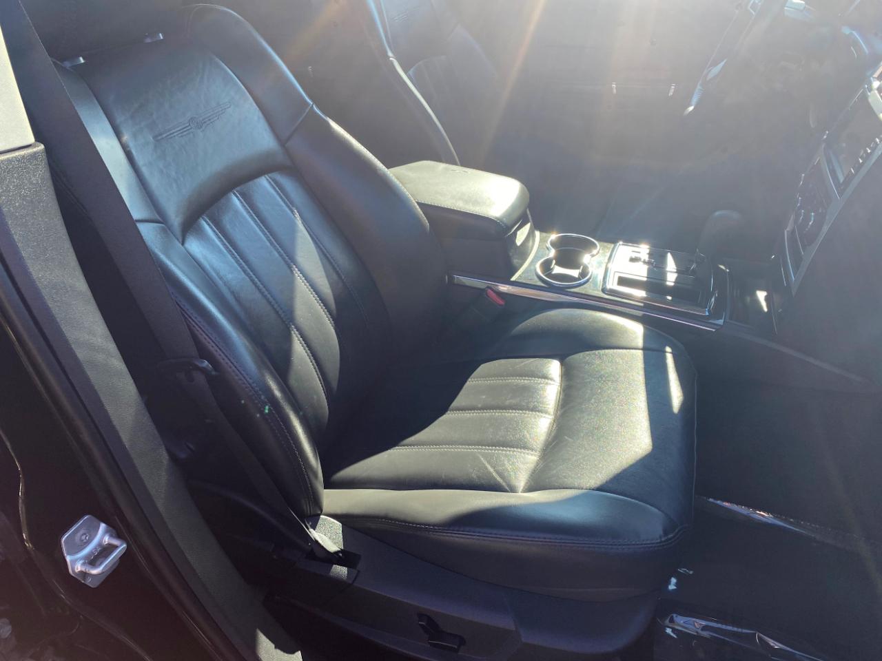 Chrysler 300 4dr Sdn 300S V8 RWD 2010