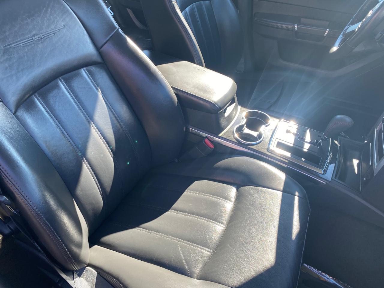 Chrysler 300 4dr Sdn 300S V8 RWD 2010