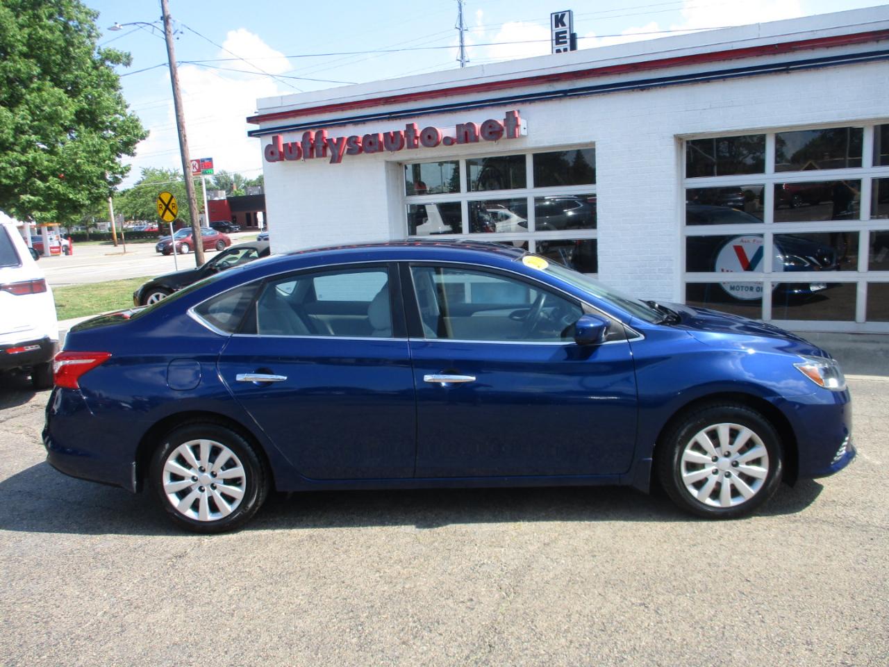 Nissan Sentra 4dr Sdn I4 CVT S 2016