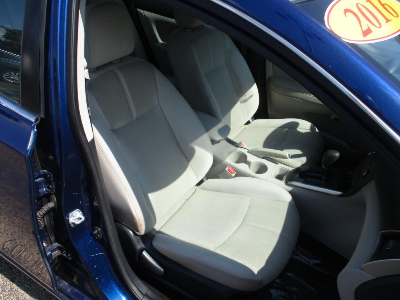 Nissan Sentra 4dr Sdn I4 CVT S 2016