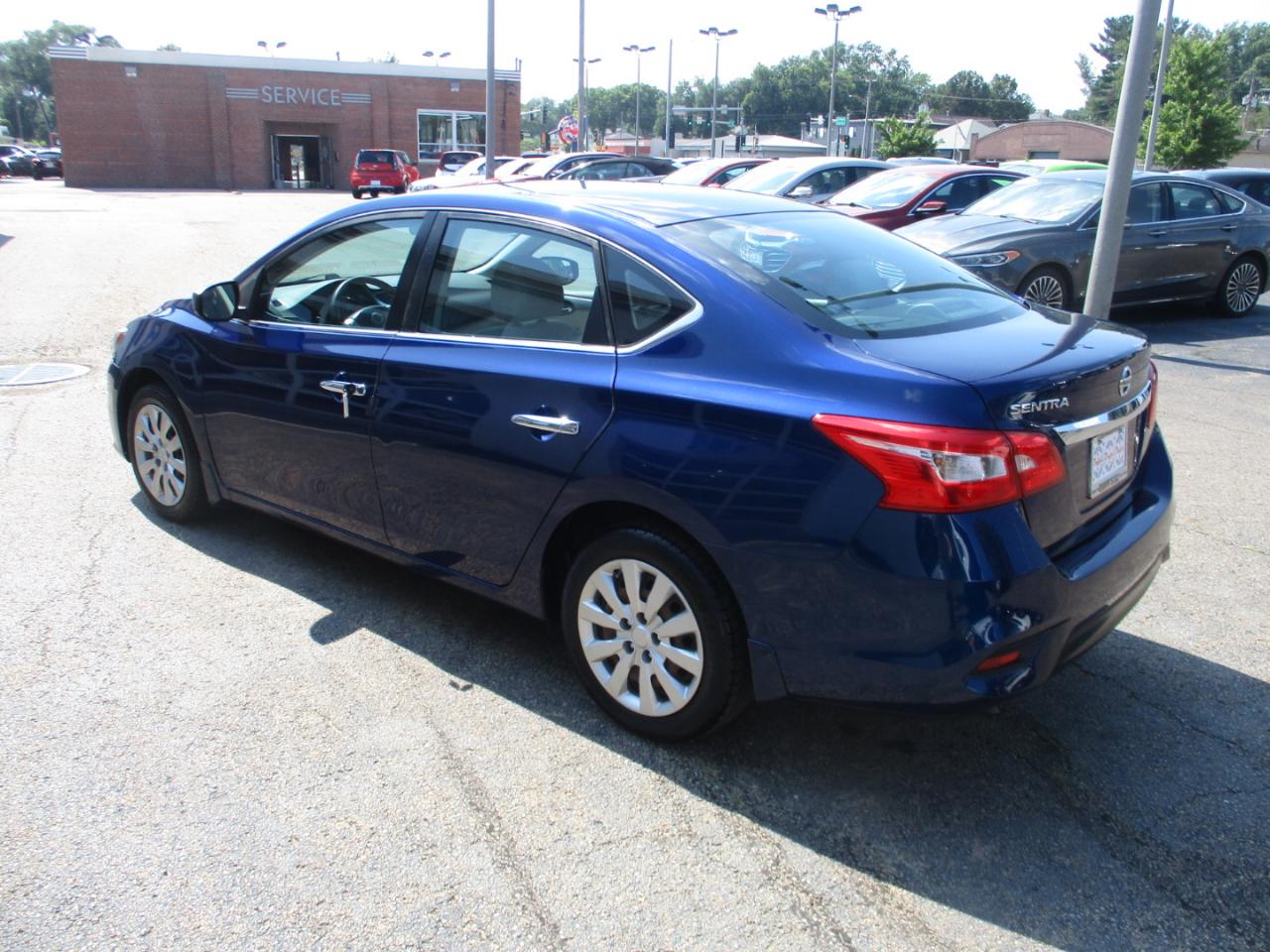 Nissan Sentra 4dr Sdn I4 CVT S 2016