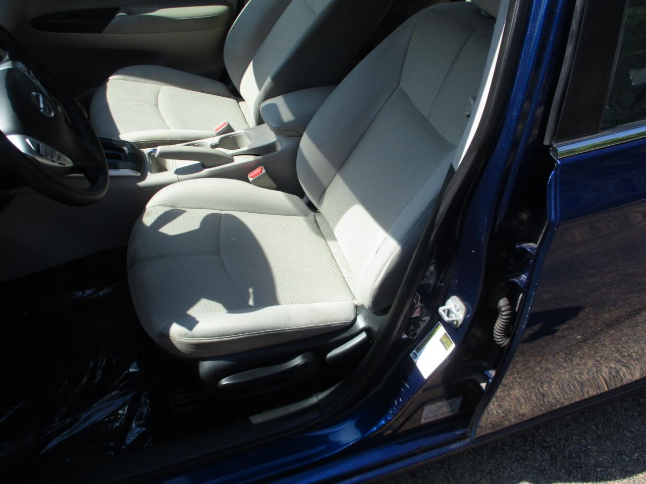 Nissan Sentra 4dr Sdn I4 CVT S 2016
