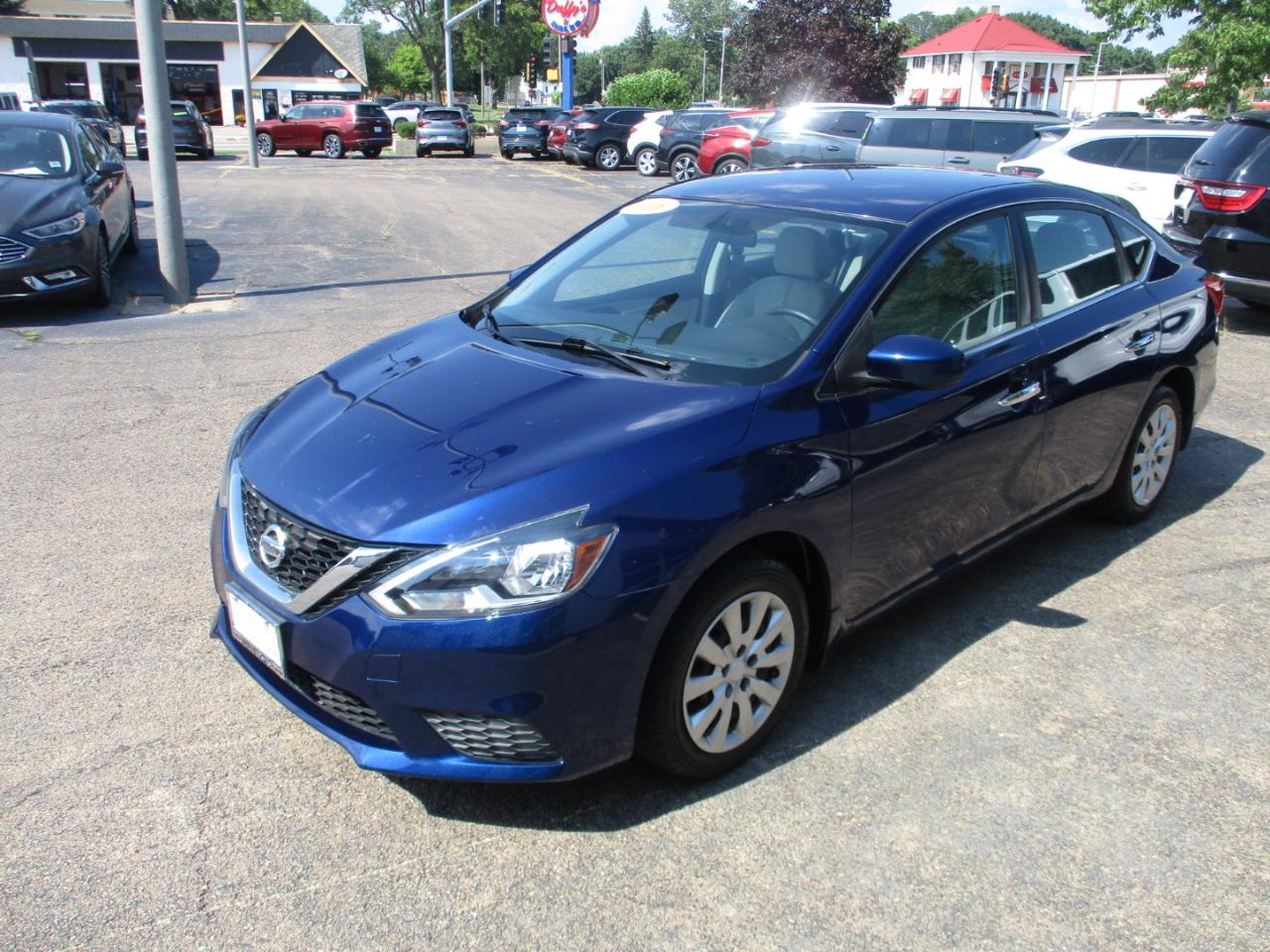 Nissan Sentra 4dr Sdn I4 CVT S 2016