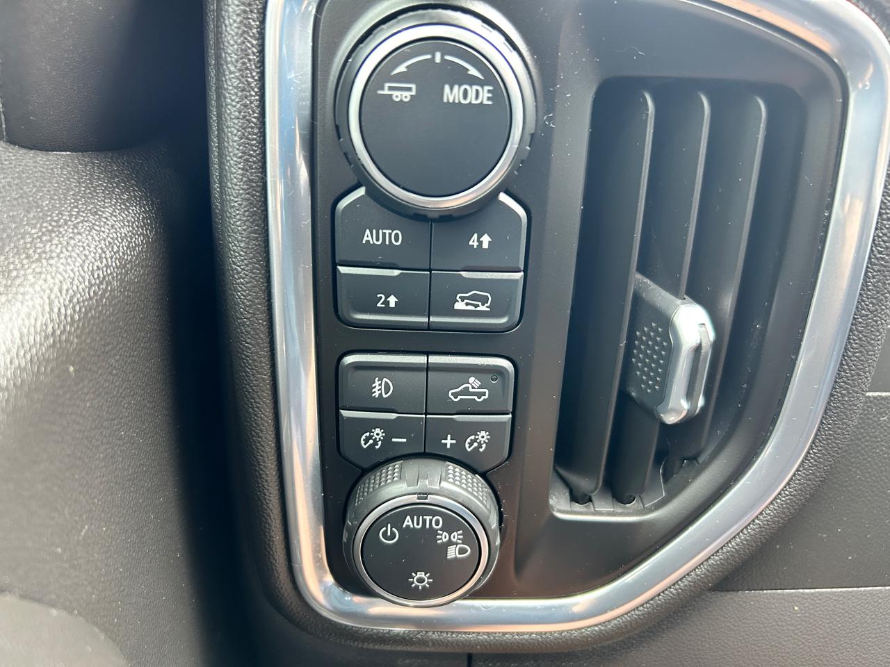 Chevrolet Silverado 1500 4WD Crew Cab 147" RST 2020