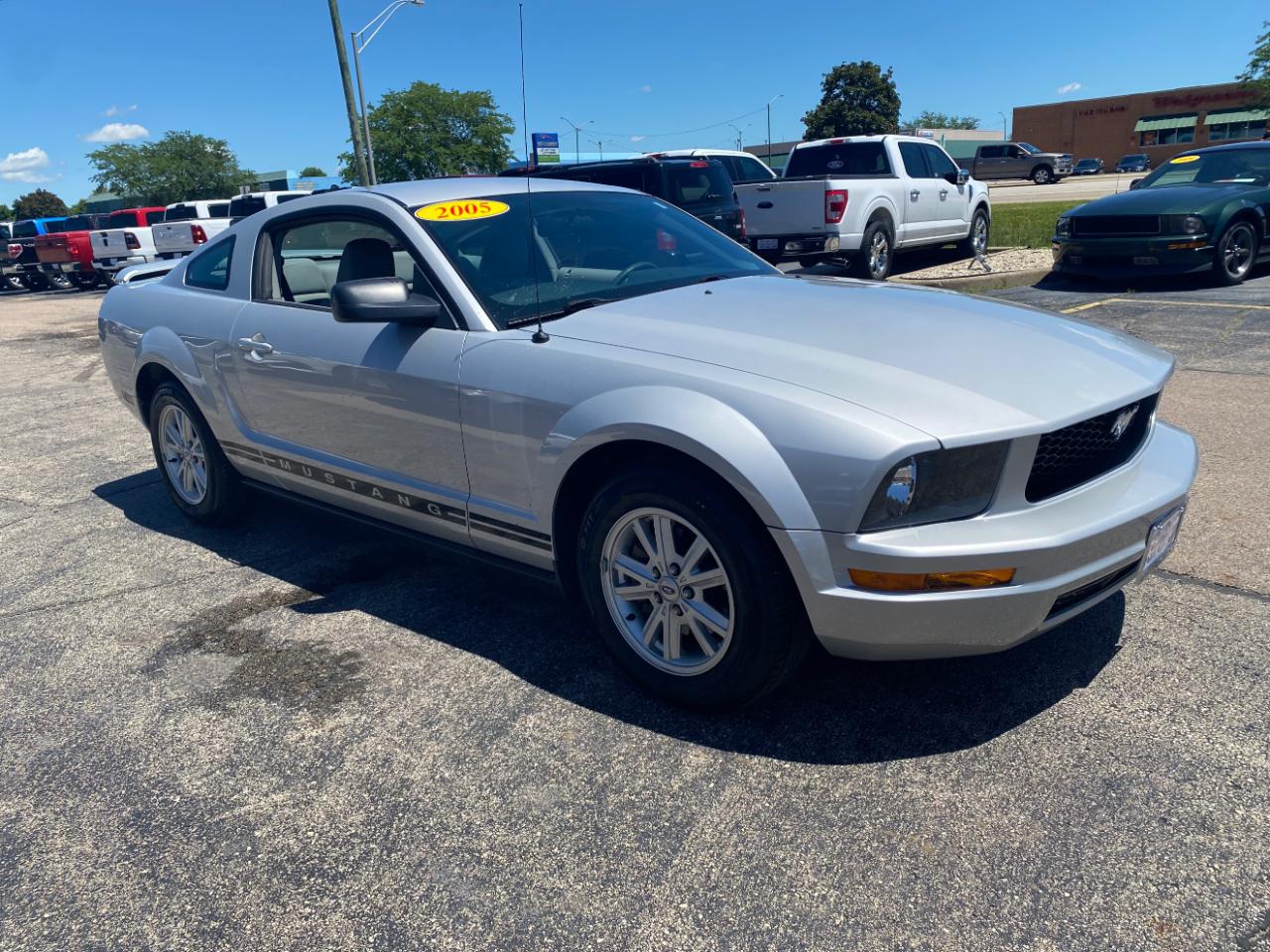 Ford Mustang 2dr Cpe Premium 2005
