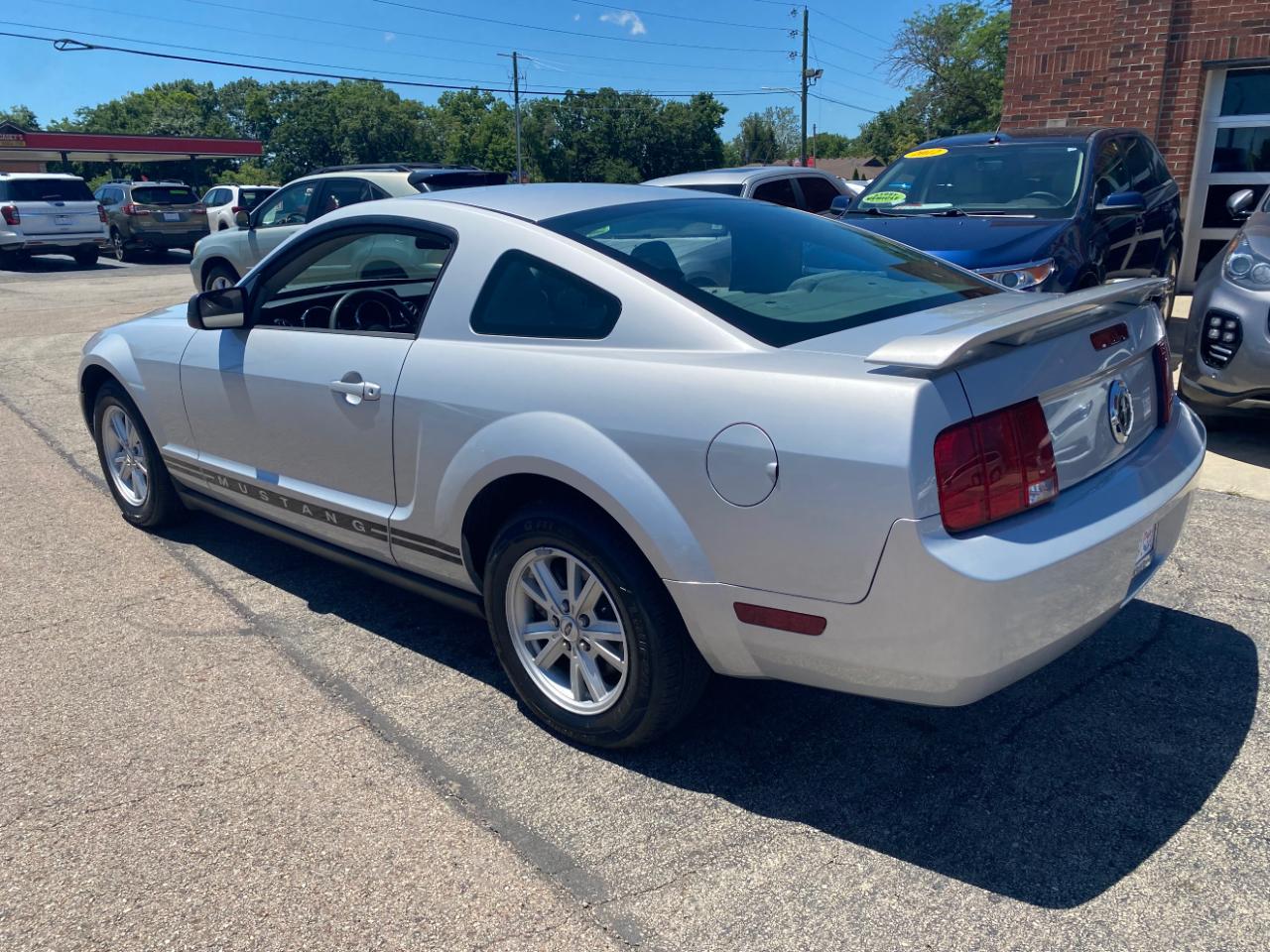 Ford Mustang 2dr Cpe Premium 2005