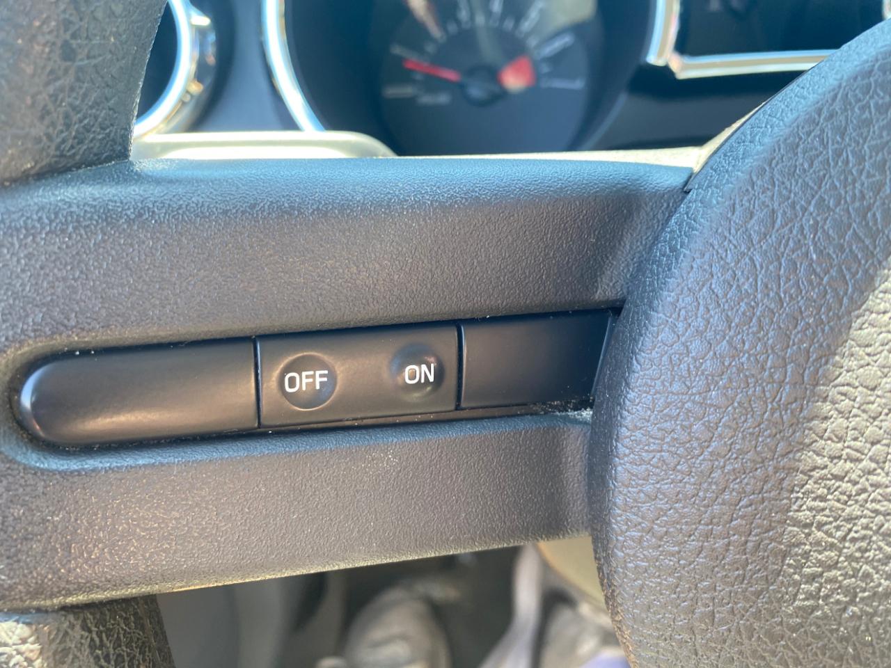 Ford Mustang 2dr Cpe Premium 2005